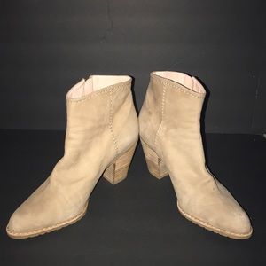 Amazing Stuart Weitzman heeled Booties❤️ size 10